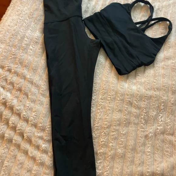 lululemon athletica Black Sports Bra and Leggings Set - Picture 2 of 5